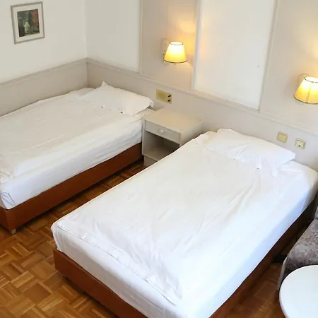 Wasserpalast - Breakfast For Free!!!