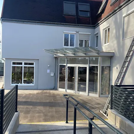 Готель Wasserpalast - Breakfast For Free!!!