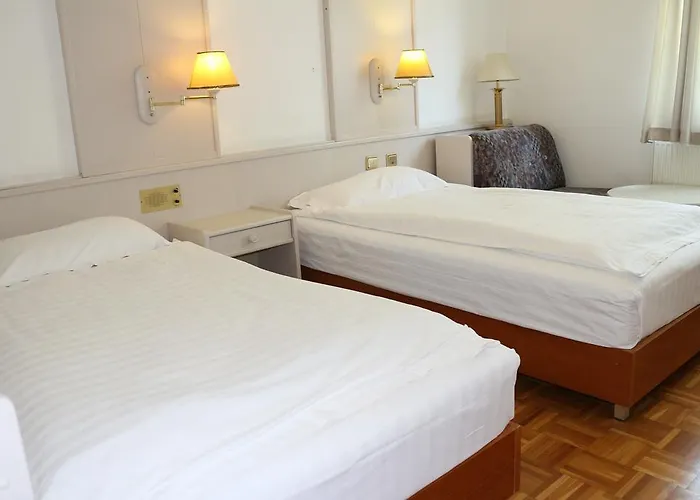 Wasserpalast - Breakfast For Free!!! Готель Грац