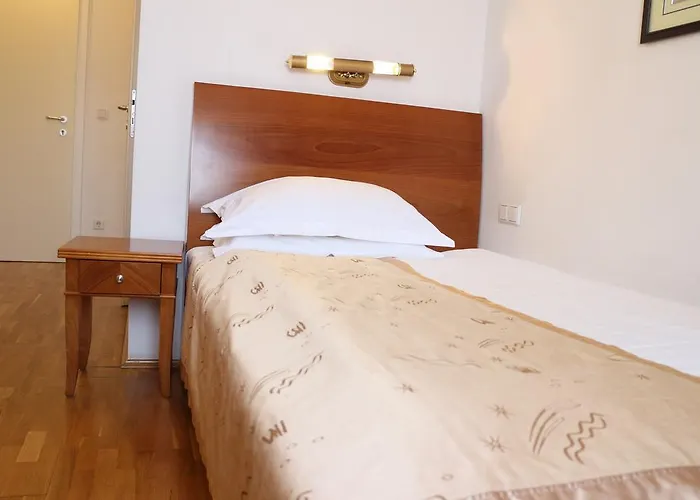 Готель Wasserpalast - Breakfast For Free!!! 2*