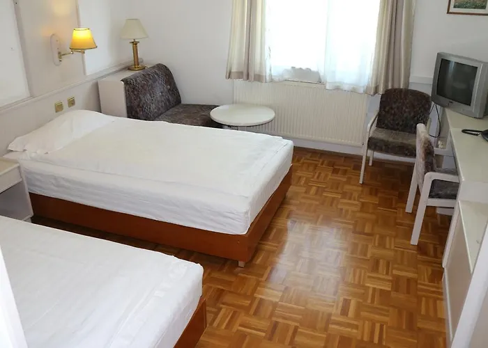 Готель Wasserpalast - Breakfast For Free!!! Грац